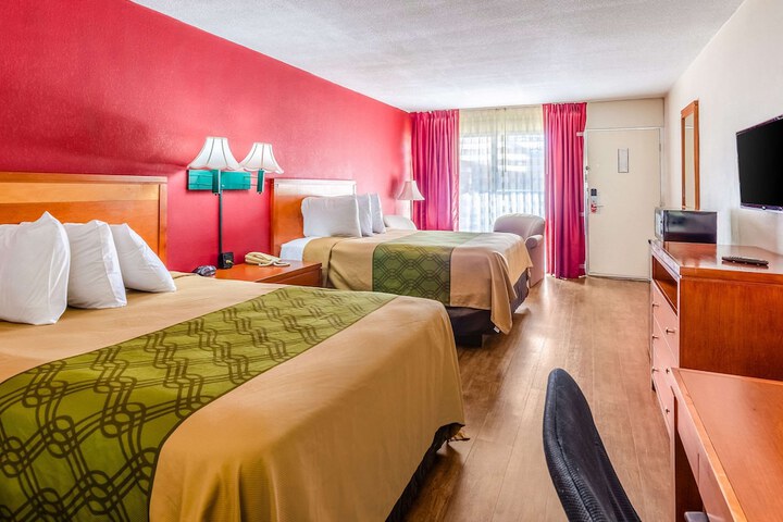 Room 9 of 22