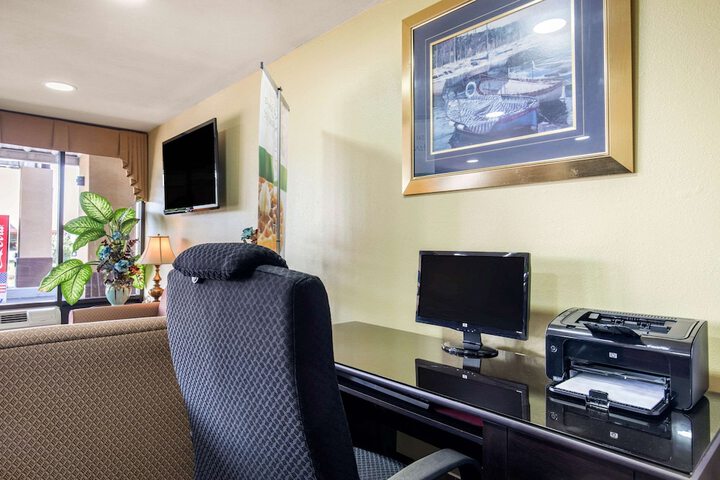 Quality Inn Paris