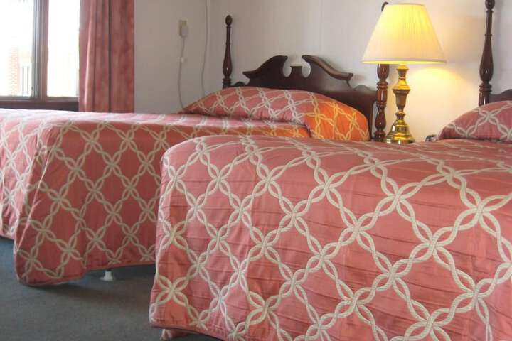 Lockport Inn & Suites