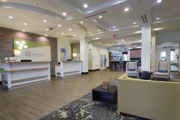 Holiday Inn Bloomington-Airport by IHG