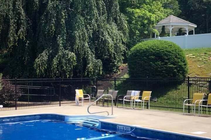 Publick House Historic Inn and Country Motor Lodge