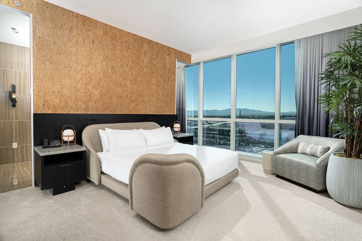 Room 35 of 201