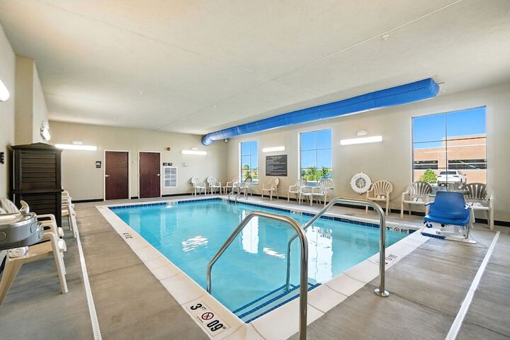 Cobblestone Hotel & Suites-Bellefontaine