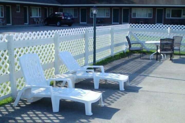 Sundeck 12 of 18