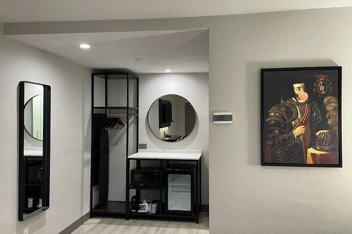 Room 18 of 28