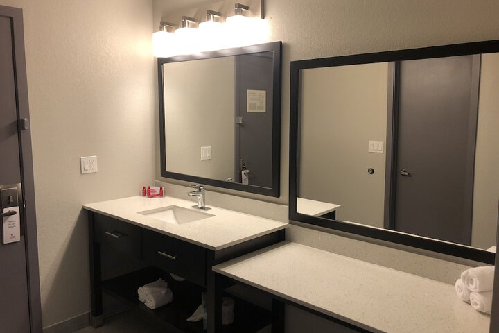 Room 17 of 28