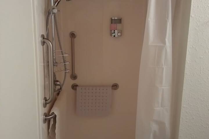Room 9 of 10