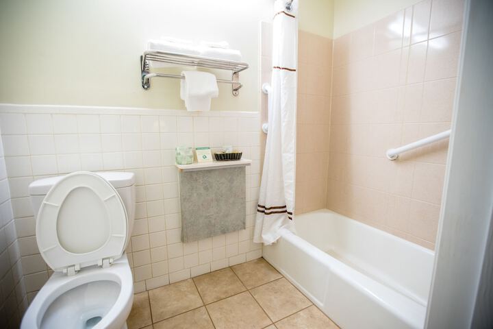 Relax Inn & Suites