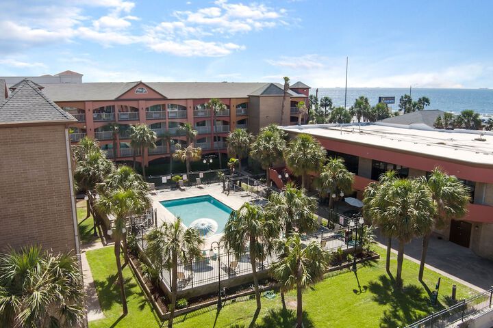 Hotel Exterior 91 of 91