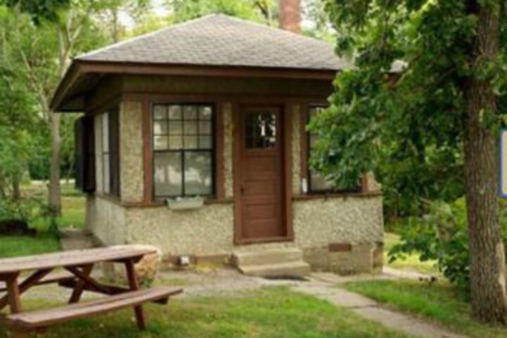 Spicer Castle Inn & Restaurant