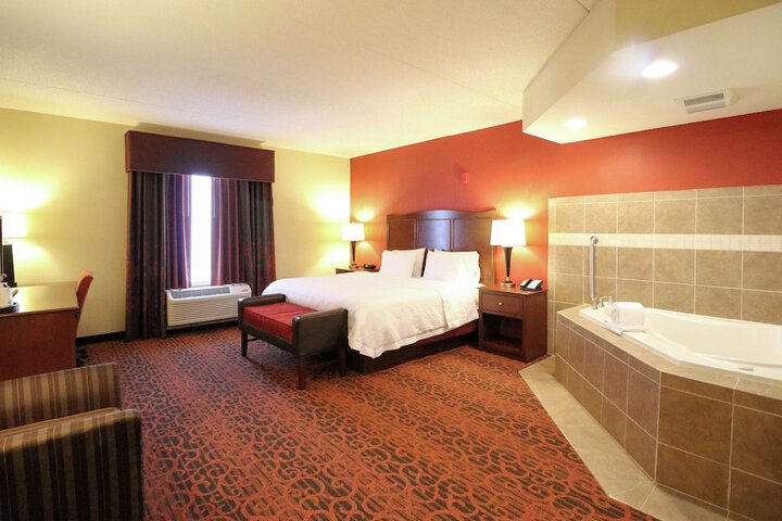 Room 13 of 83