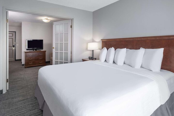 Country Inn & Suites by Radisson Maumee - Toledo