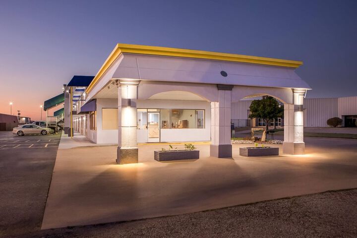 Days Inn by Wyndham Salina South