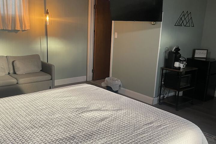 Room 12 of 32