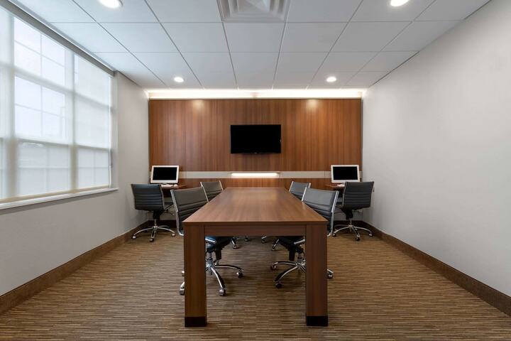 Business Center 53 of 55