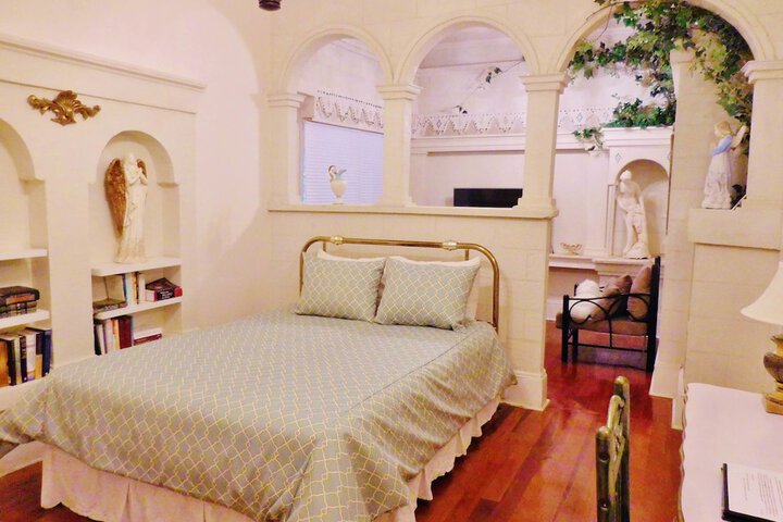 Room 12 of 19