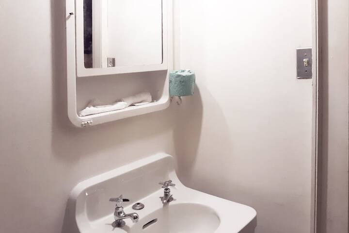 Room 9 of 27