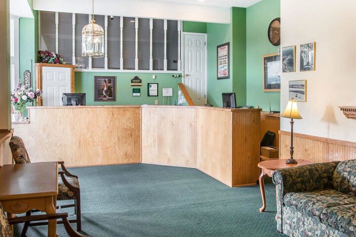 Quality Inn & Suites Mackinaw City Beachfront