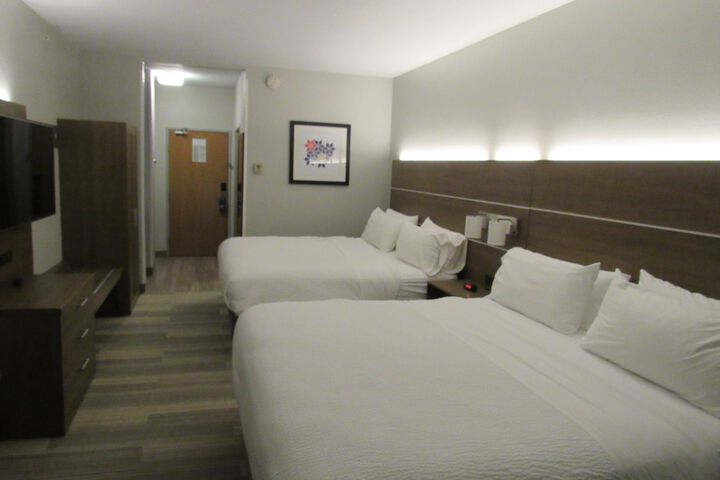 Room 42 of 77