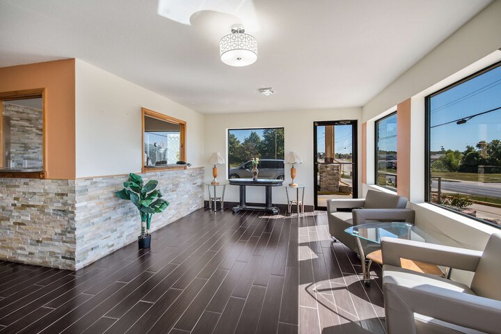 Americas Best Value Inn & Suites Harrisonville