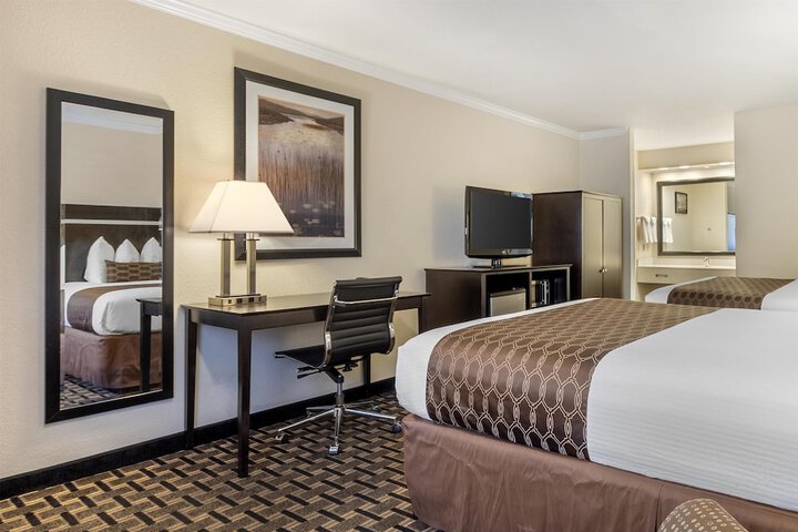 Best Western Plus Inn of Hayward