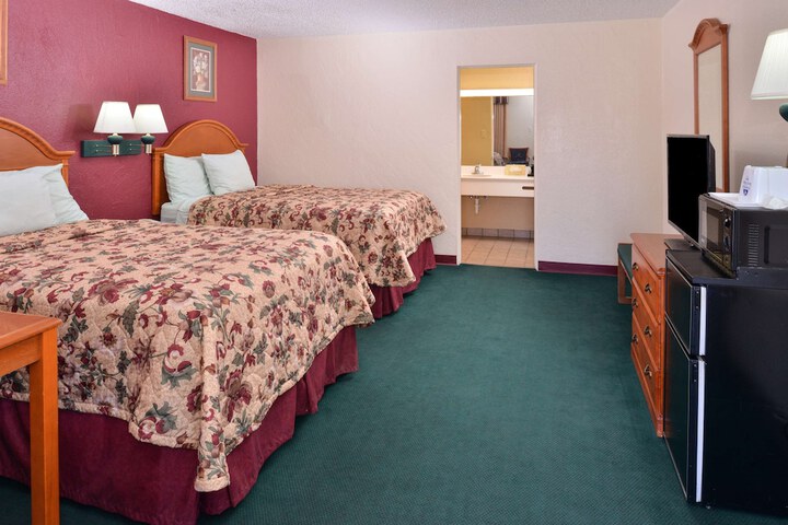 Room 25 of 43