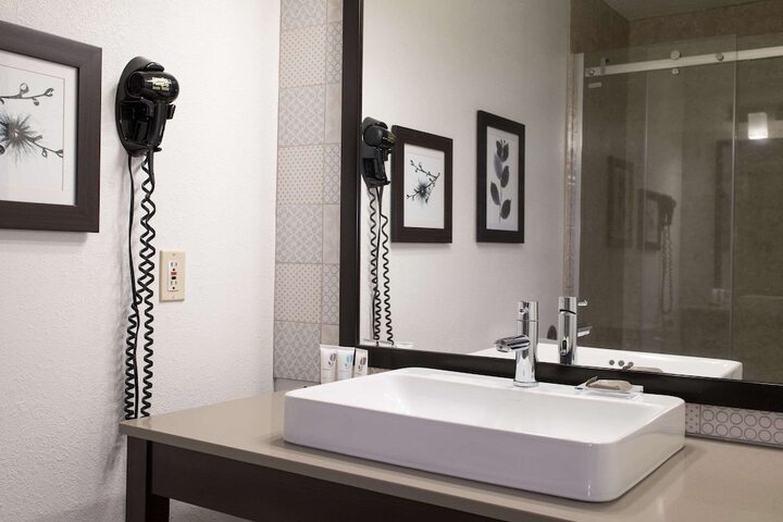Country Inn & Suites by Radisson Platteville, WI