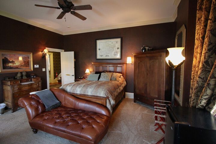 Room 65 of 132