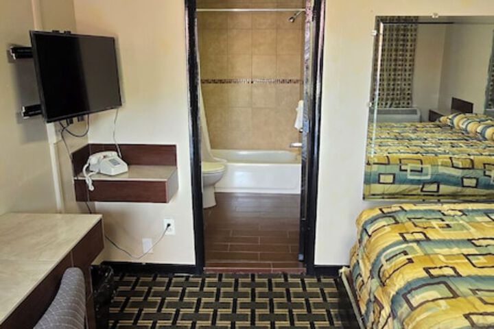 Room 4 of 35