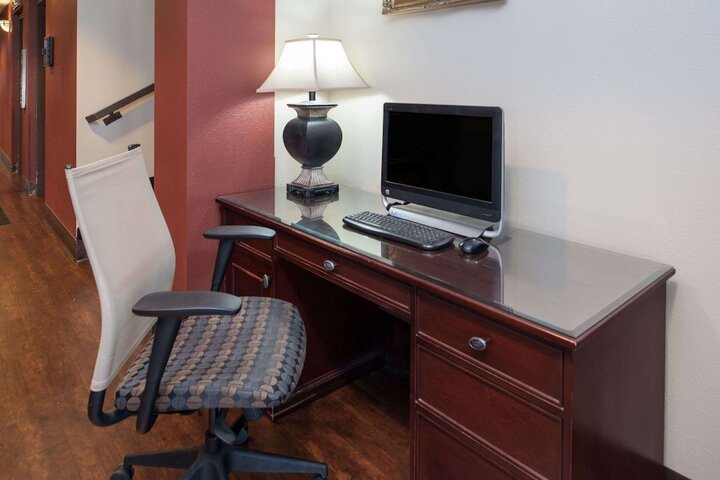 Business Center 31 of 32