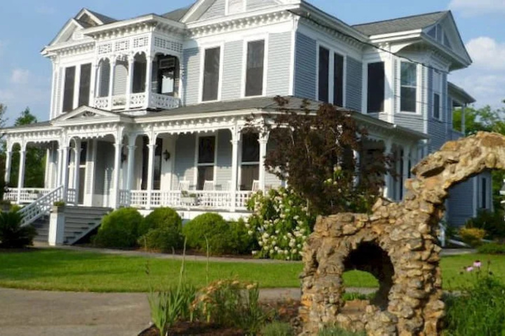 Americus Garden Inn