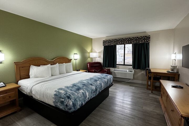 Room 32 of 64