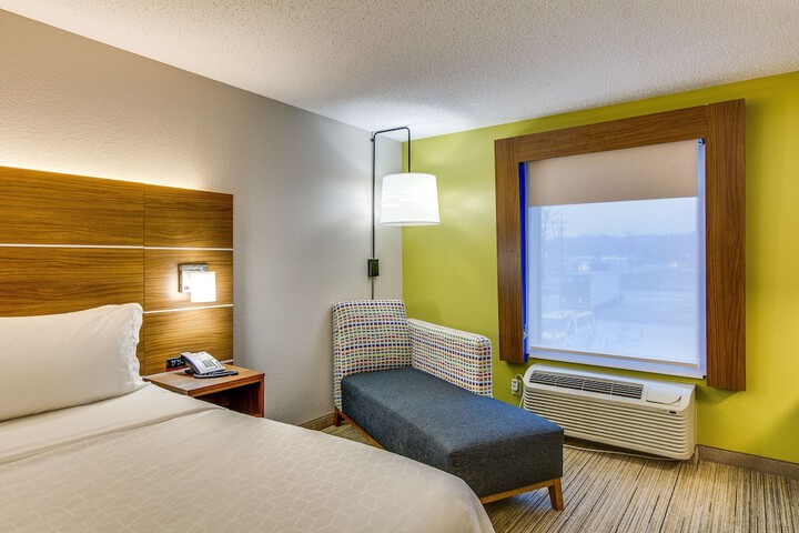 Room 17 of 40