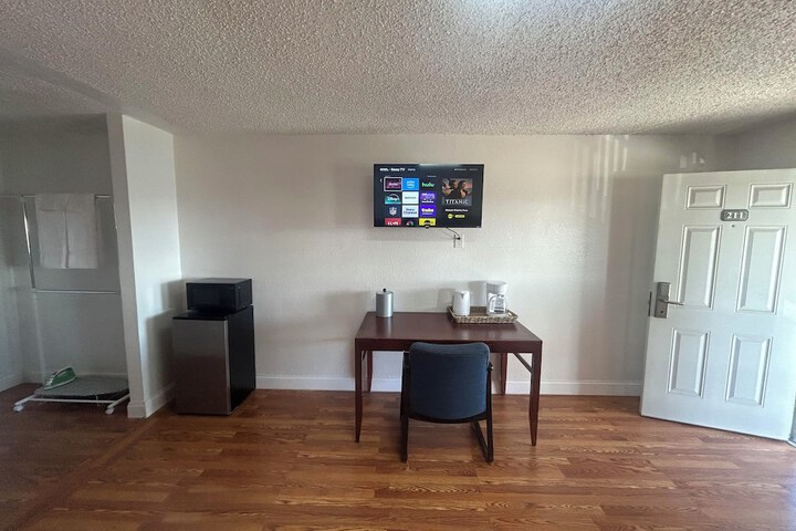 Room 40 of 65