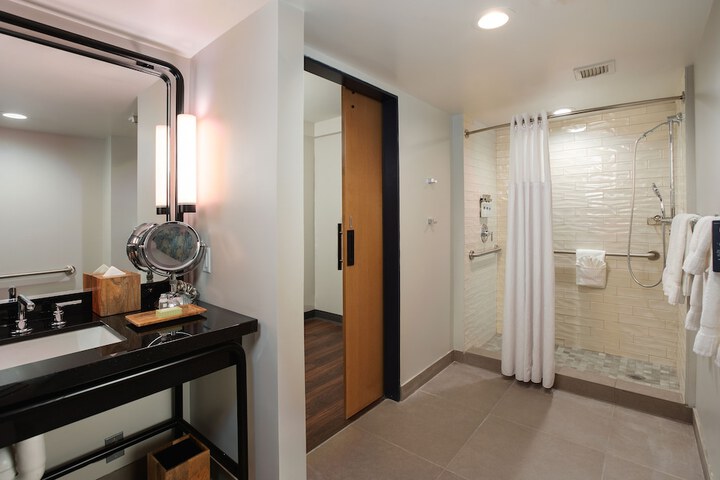 Room 21 of 48