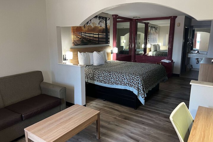 Room 9 of 47