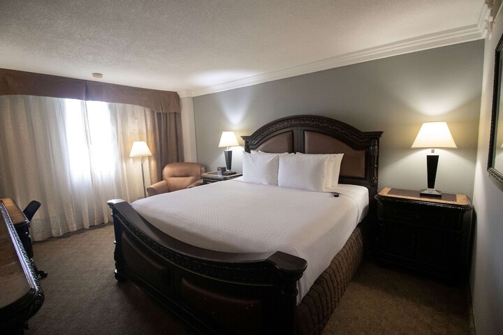 Room 6 of 40