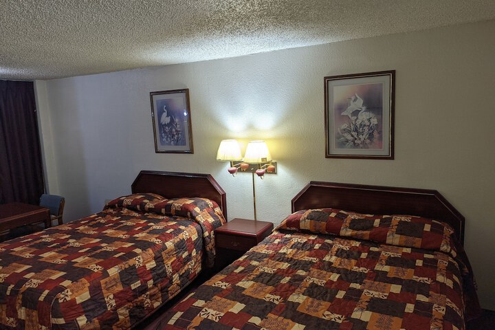 Room 7 of 16