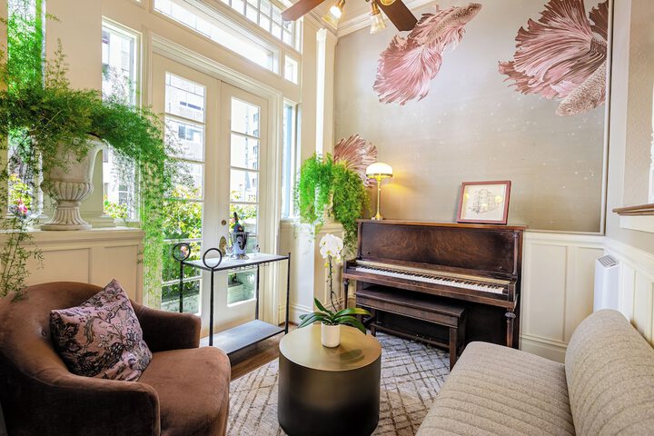 Nob Hill Inn