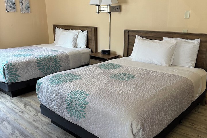 DownTown Inn