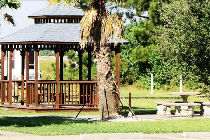 Winnie Inn Suites & RV Park
