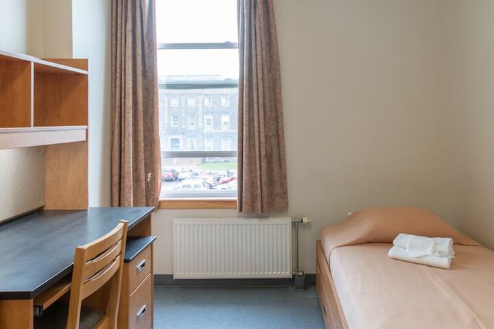 Room 43 of 69