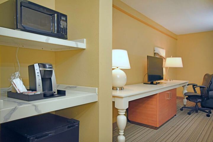 Room 27 of 79