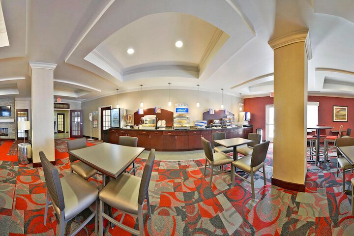 Holiday Inn Express & Suites Utica by IHG