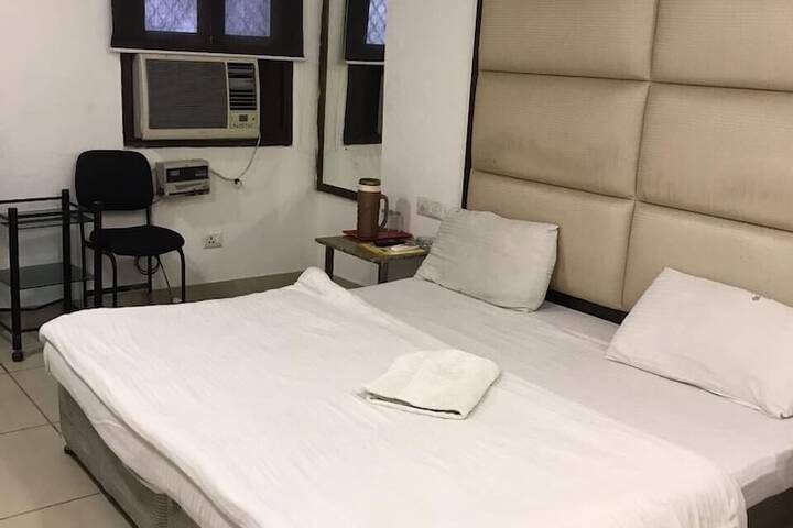 Room 4 of 22