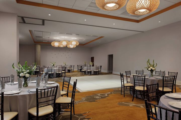 Ballroom/Hall 28 of 33