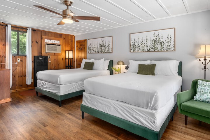 CedarWood Inn