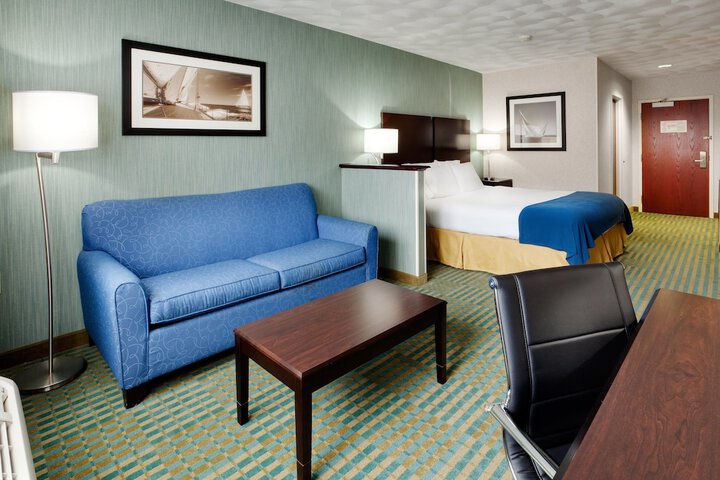 Room 10 of 30