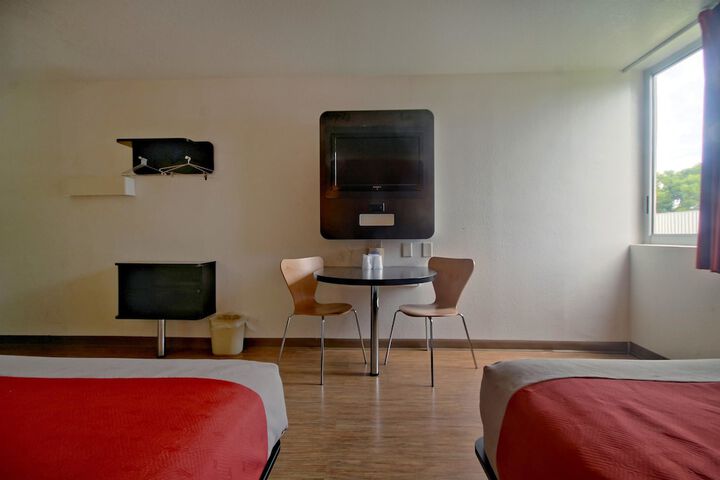 Room 31 of 37