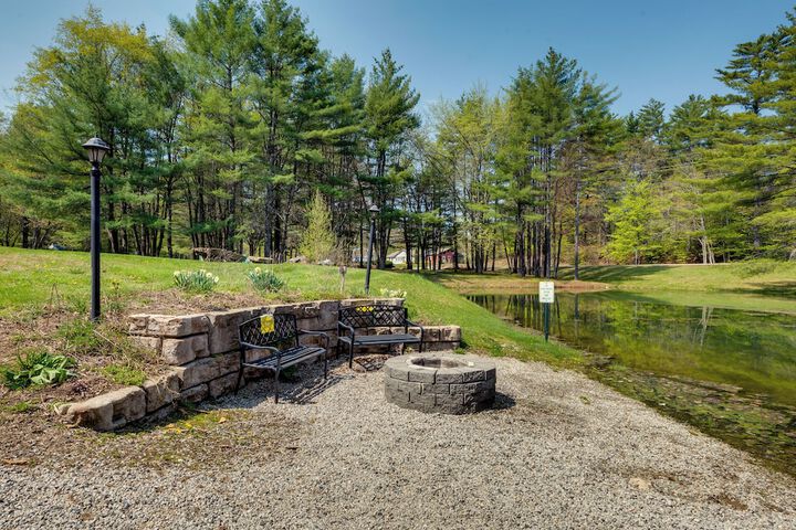 Bartlett Townhome w / Balcony: 1 Mi to Ski Resort!